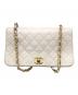 CHANEL（シャネル）の古着「フルフラップマトラッセチェーンショルダーバック」｜ホワイト