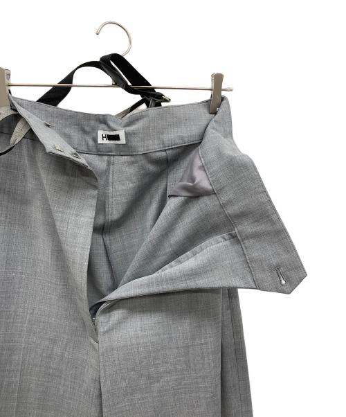 H BEAUTY&YOUTH（エイチ ビューティー&ユース）H BEAUTY&YOUTH (エイチ ビューティー&ユース) トロピカルハイウエストサスペンダーパンツ グレー サイズ:MEDIUM EU38の古着・服飾アイテム