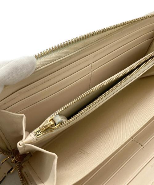 FENDI（フェンディ）FENDI (フェンディ) レインボースタッズ アイボリーの古着・服飾アイテム