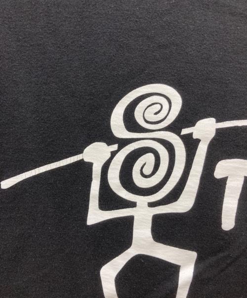 stussy（ステューシー）stussy (ステューシー) プリントTシャツ ブラック サイズ:SMALLの古着・服飾アイテム