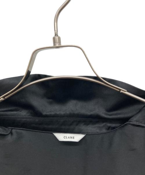 CLANE（クラネ）CLANE (クラネ) TAILORED SATIN SHIRT ブラック サイズ:2の古着・服飾アイテム