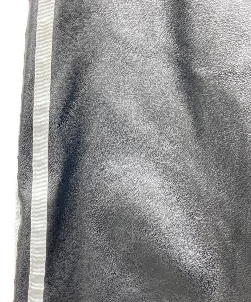 adidas（アディダス）adidas (アディダス) フェイクレザートラックパンツ ブラック サイズ:Mの古着・服飾アイテム