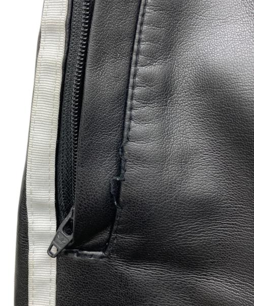 adidas（アディダス）adidas (アディダス) フェイクレザートラックパンツ ブラック サイズ:Mの古着・服飾アイテム