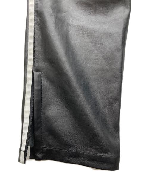 adidas（アディダス）adidas (アディダス) フェイクレザートラックパンツ ブラック サイズ:Mの古着・服飾アイテム