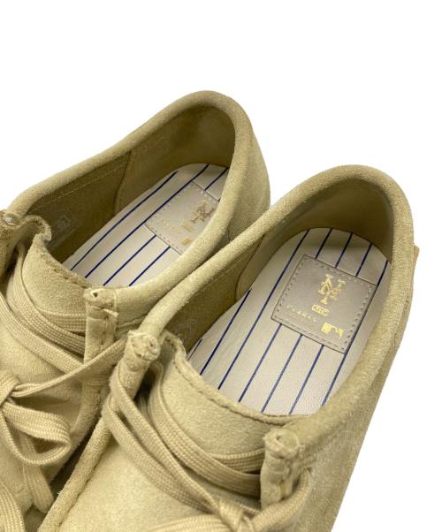 CLARKS（クラークス）CLARKS (クラークス) KITH (キス) MLB (エムエルビー) ワラビーシューズ ベージュ サイズ:UK7の古着・服飾アイテム
