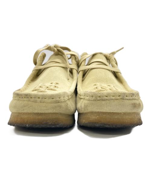CLARKS（クラークス）CLARKS (クラークス) KITH (キス) MLB (エムエルビー) ワラビーシューズ ベージュ サイズ:UK7の古着・服飾アイテム