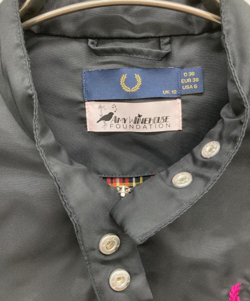 AMY WINEHOUSE（アイミー・ワインハウス）AMY WINEHOUSE (アイミー・ワインハウス) FRED PERRY (フレッドペリー) ジャケット ブラック サイズ:UK10の古着・服飾アイテム