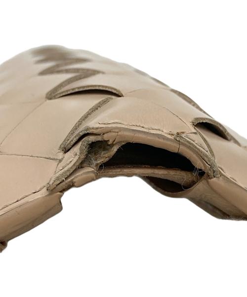 BOTTEGA VENETA（ボッテガベネタ）BOTTEGA VENETA (ボッテガベネタ) ミディアム二つ折りウォレット ベージュの古着・服飾アイテム