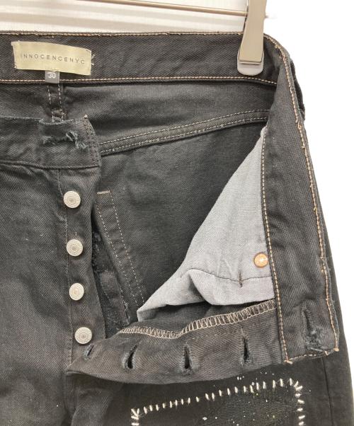INNOCENCE NYC（イノセンス ニューヨーク）INNOCENCE NYC (イノセンス ニューヨーク) ダメージ加工ペイントステッチデニムパンツ ブラック サイズ:30の古着・服飾アイテム