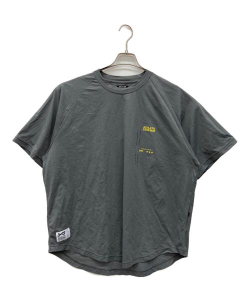 Denham（デンハム）Denham (デンハム) ATHLETA (アスレタ) 半袖Tシャツ グレー サイズ:X-LARGEの古着・服飾アイテム
