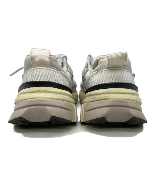 NIKE（ナイキ）NIKE (ナイキ) V2K RUN Women's シルバー サイズ:US7.5の古着・服飾アイテム