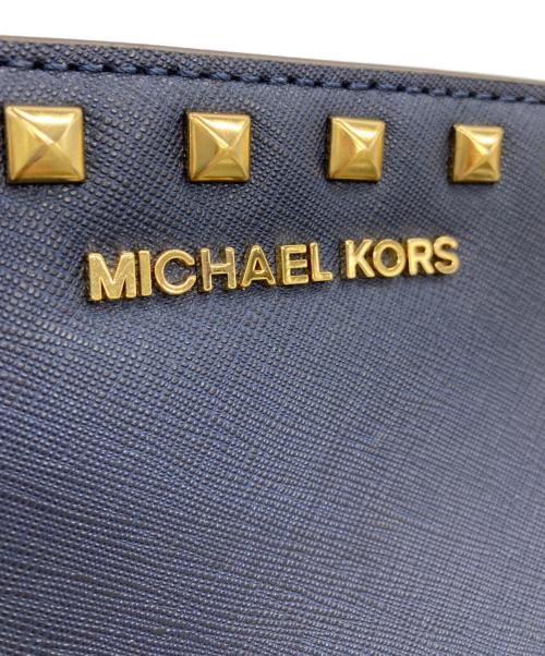 MICHAEL KORS（マイケル・コース）MICHAEL KORS (マイケルコース) ロックスタッズ 2WAYショルダーバッグ ネイビーの古着・服飾アイテム