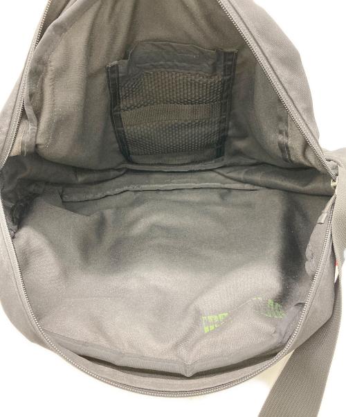 Patagonia（パタゴニア）Patagonia (パタゴニア) ダッフルショルダーバッグ ブラック×レッドの古着・服飾アイテム