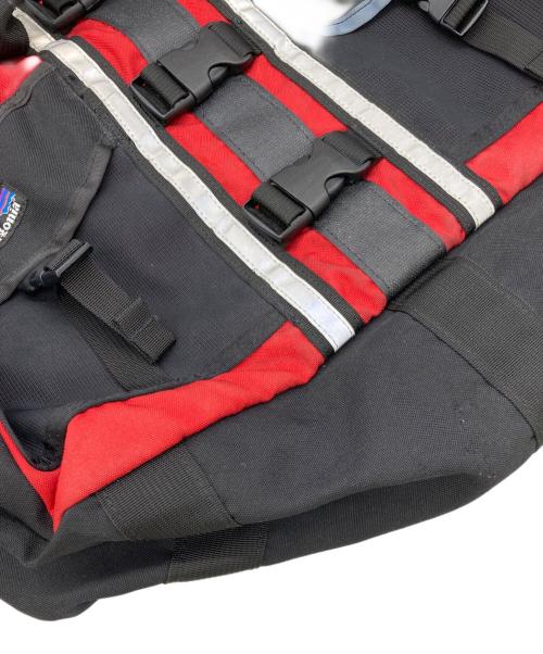 Patagonia（パタゴニア）Patagonia (パタゴニア) ダッフルショルダーバッグ ブラック×レッドの古着・服飾アイテム