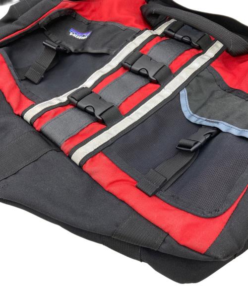 Patagonia（パタゴニア）Patagonia (パタゴニア) ダッフルショルダーバッグ ブラック×レッドの古着・服飾アイテム