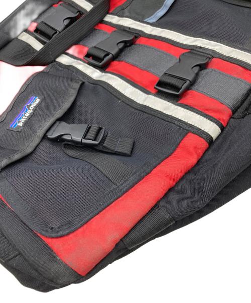 Patagonia（パタゴニア）Patagonia (パタゴニア) ダッフルショルダーバッグ ブラック×レッドの古着・服飾アイテム