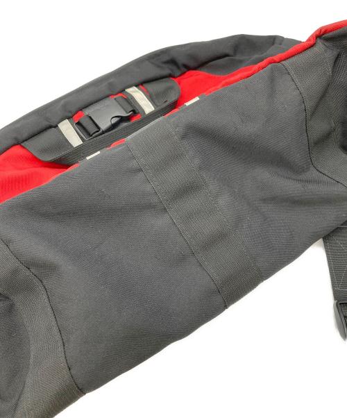 Patagonia（パタゴニア）Patagonia (パタゴニア) ダッフルショルダーバッグ ブラック×レッドの古着・服飾アイテム