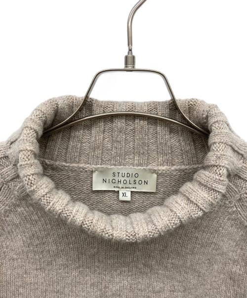 STUDIO NICHOLSON（スタジオ ニコルソン）STUDIO NICHOLSON (スタジオ ニコルソン) タートルネックニット ベージュ サイズ:XLの古着・服飾アイテム