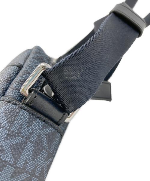 MICHAEL KORS（マイケル・コース）MICHAEL KORS (マイケル・コース) ショルダーバッグ ネイビーの古着・服飾アイテム