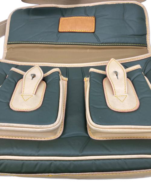 HUNTING WORLD（ハンティングワールド）HUNTING WORLD (ハンティングワールド) ショルダーバッグ カーキの古着・服飾アイテム