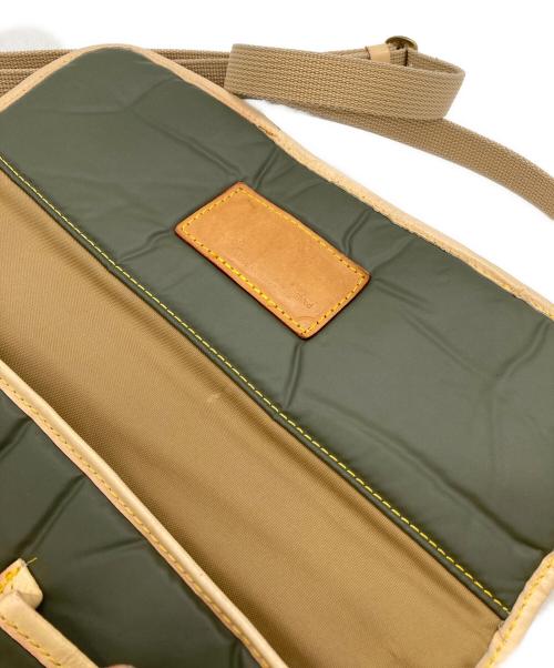 HUNTING WORLD（ハンティングワールド）HUNTING WORLD (ハンティングワールド) ショルダーバッグ カーキの古着・服飾アイテム