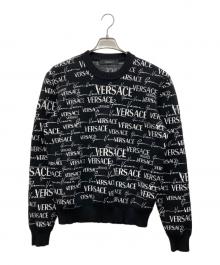 VERSACE（ヴェルサーチェ）の古着「総柄ロゴジャカートニット」｜ブラック