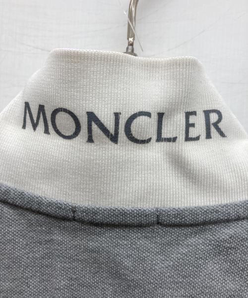 MONCLER（モンクレール）MONCLER (モンクレール) ポロシャツ グレー サイズ:XLの古着・服飾アイテム