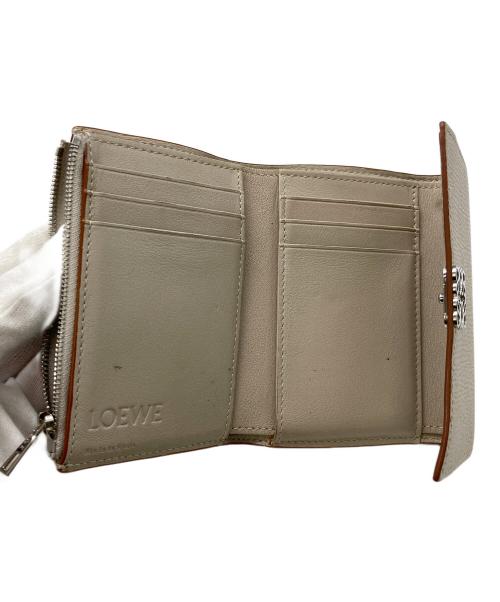 LOEWE（ロエベ）LOEWE (ロエベ) 3つ折り財布 アイボリーの古着・服飾アイテム