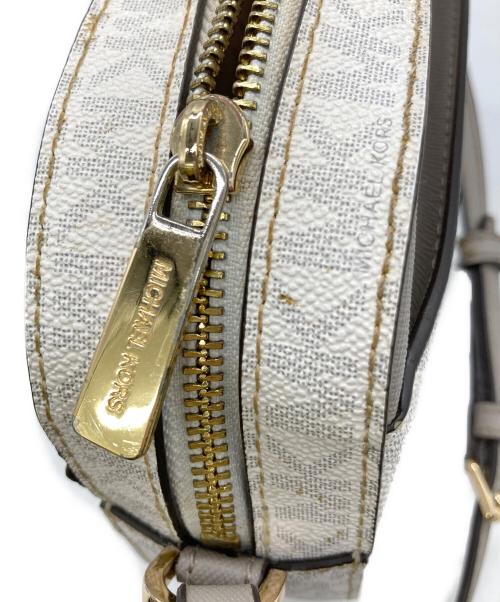 MICHAEL KORS（マイケル・コース）MICHAEL KORS (マイケル・コース) ショルダーバッグ ホワイトの古着・服飾アイテム