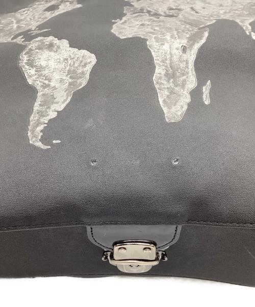 Jean Paul GAULTIER（ジャンポールゴルチェ）Jean Paul GAULTIER (ジャンポールゴルチェ) フラップリュック 世界地図 ブラックの古着・服飾アイテム