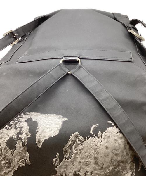Jean Paul GAULTIER（ジャンポールゴルチェ）Jean Paul GAULTIER (ジャンポールゴルチェ) フラップリュック 世界地図 ブラックの古着・服飾アイテム