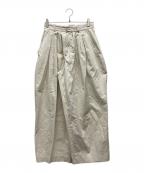 TODAYFULトゥデイフル）の古着「Tuck Tapered Trousers」｜ベージュ