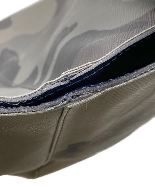 A.D.M.J.（エーディーエムジェイ）A.D.M.J. (エーディーエムジェイ) カモフラハンドバッグ カーキの古着・服飾アイテム