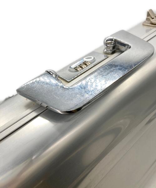 ZERO HALLIBURTON（ゼロ ハリバートン）ZERO HALLIBURTON (ゼロ ハリバートン) メタルアタッシュケース シルバーの古着・服飾アイテム