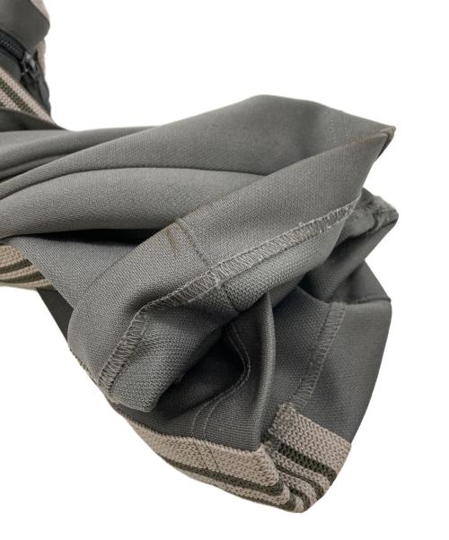 Needles（ニードルズ）Needles (ニードルズ) NARROW TRACK PANT POLY SMOOTH グレー サイズ:Sの古着・服飾アイテム