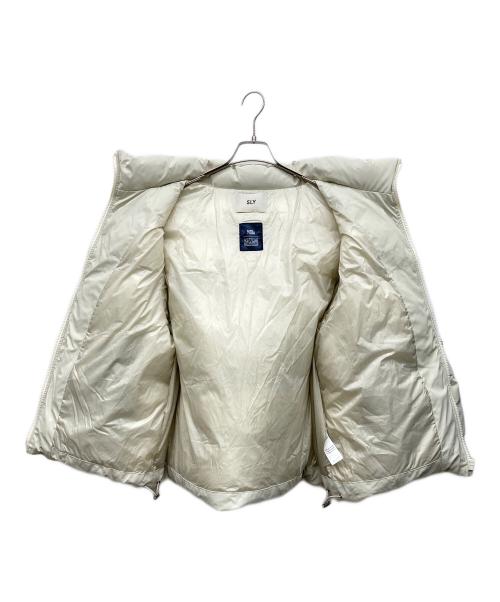 SLY（スライ）SLY (スライ) FINE TOUCH LOFTECH PUFFER ジャケット アイボリー サイズ:１の古着・服飾アイテム