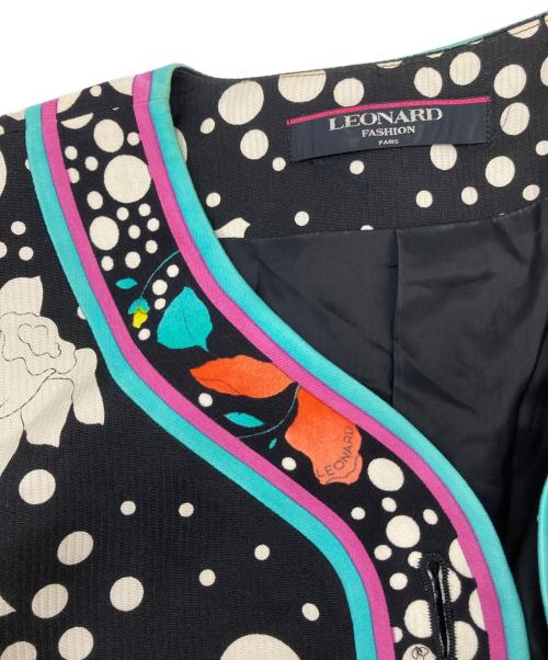 LEONARD FASHION（レオナールファッション）LEONARD FASHION (レオナールファッション) 花柄ジャケット＆スカートセットアップ ブラック サイズ:9AR ｼﾞｬｹｯﾄ:B,82-H90-T156 ｽｶｰﾄ:W66-H92の古着・服飾アイテム