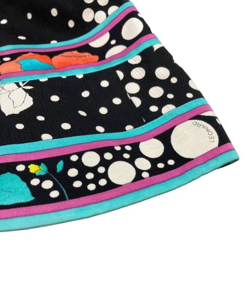 LEONARD FASHION（レオナールファッション）LEONARD FASHION (レオナールファッション) 花柄ジャケット＆スカートセットアップ ブラック サイズ:9AR ｼﾞｬｹｯﾄ:B,82-H90-T156 ｽｶｰﾄ:W66-H92の古着・服飾アイテム