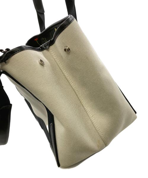 BALENCIAGA（バレンシアガ）BALENCIAGA (バレンシアガ) カバスS アイボリー×ブラックの古着・服飾アイテム