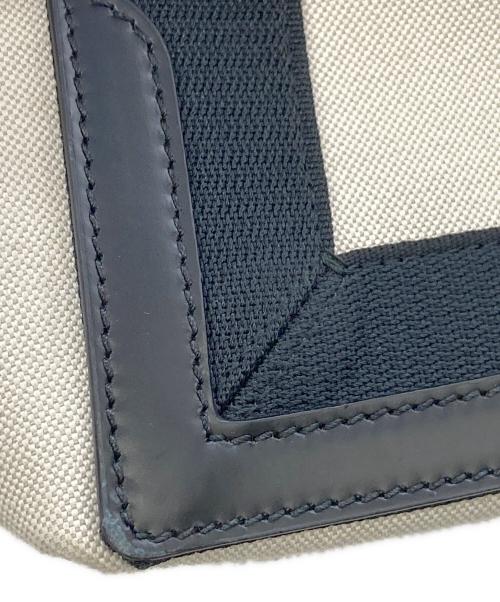 BALENCIAGA（バレンシアガ）BALENCIAGA (バレンシアガ) カバスS アイボリー×ブラックの古着・服飾アイテム