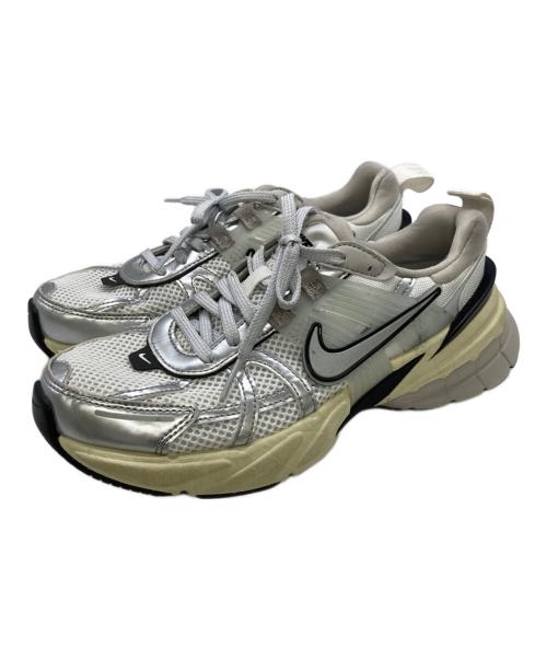 NIKE（ナイキ）NIKE (ナイキ) W V2K RUN SUMMIT WHITE/METALLIC SILVER シルバー サイズ:US6.5の古着・服飾アイテム