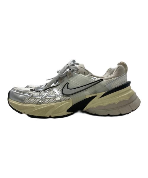 NIKE（ナイキ）NIKE (ナイキ) W V2K RUN SUMMIT WHITE/METALLIC SILVER シルバー サイズ:US6.5の古着・服飾アイテム