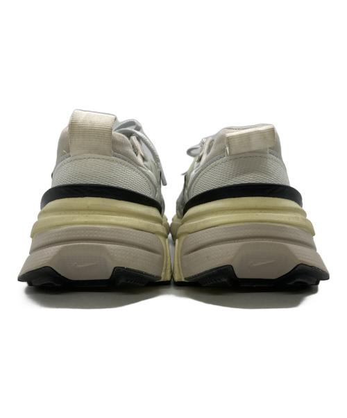 NIKE（ナイキ）NIKE (ナイキ) W V2K RUN SUMMIT WHITE/METALLIC SILVER シルバー サイズ:US6.5の古着・服飾アイテム