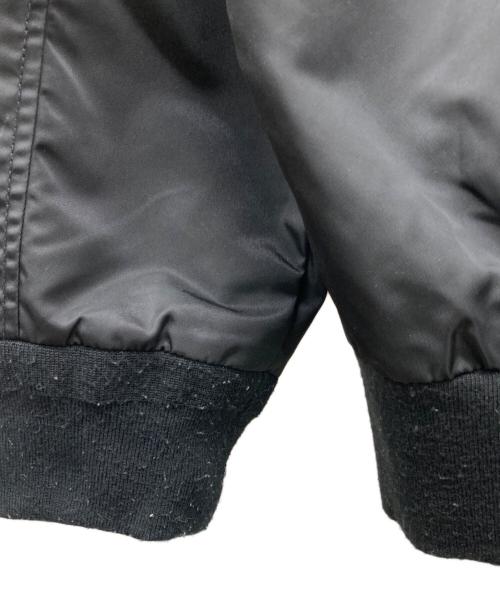 HUF（ハフ）HUF (ハフ) FAKE NEWS REVER MA-1 JACKET ブラック サイズ:XLの古着・服飾アイテム