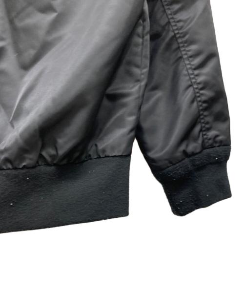 HUF（ハフ）HUF (ハフ) FAKE NEWS REVER MA-1 JACKET ブラック サイズ:XLの古着・服飾アイテム