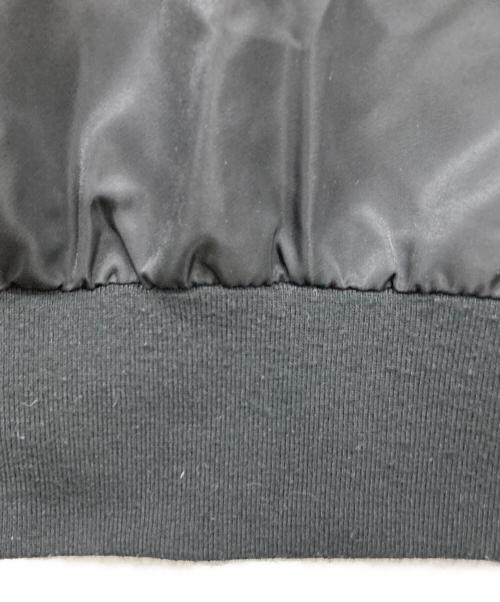 HUF（ハフ）HUF (ハフ) FAKE NEWS REVER MA-1 JACKET ブラック サイズ:XLの古着・服飾アイテム