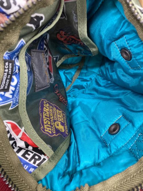 Hysteric Glamour（ヒステリックグラマー）Hysteric Glamour (ヒステリックグラマー) PORTER (ポーター) CLASSIC STICKERS柄 2WAY ミニヘルメットバッグ カーキの古着・服飾アイテム