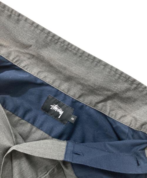 stussy（ステューシー）stussy (ステューシー) ワッペン半袖ワークシャツ グレー サイズ:MEDIUMの古着・服飾アイテム