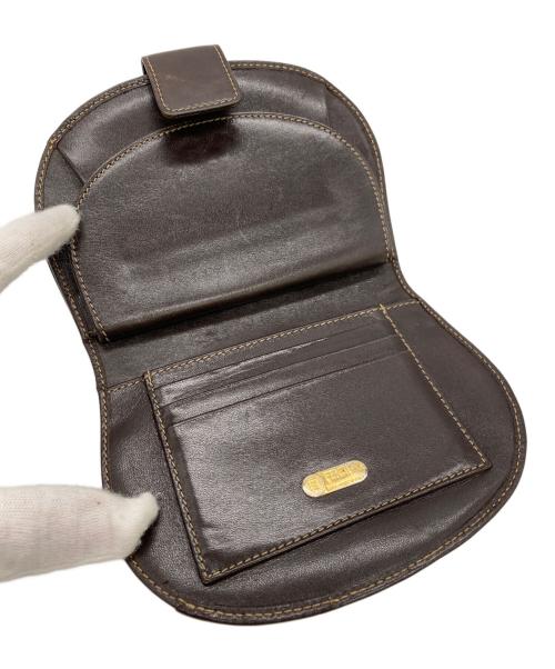 FENDI（フェンディ）FENDI (フェンディ) ズッカ柄二つ折り財布 ブラウンの古着・服飾アイテム