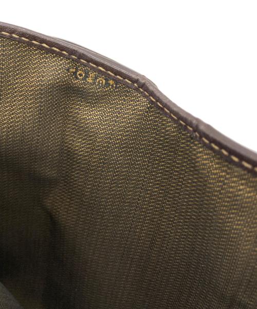 FENDI（フェンディ）FENDI (フェンディ) ズッカ柄二つ折り財布 ブラウンの古着・服飾アイテム